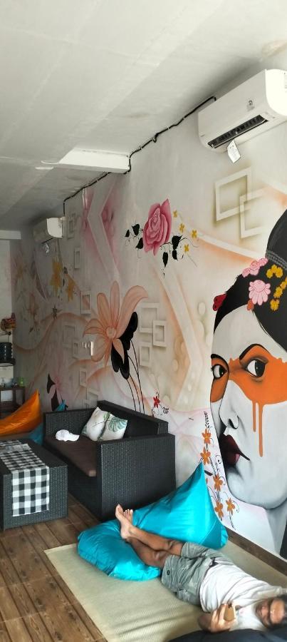 Tara Hostel Batununggul Ngoại thất bức ảnh