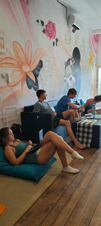 Tara Hostel Batununggul Ngoại thất bức ảnh